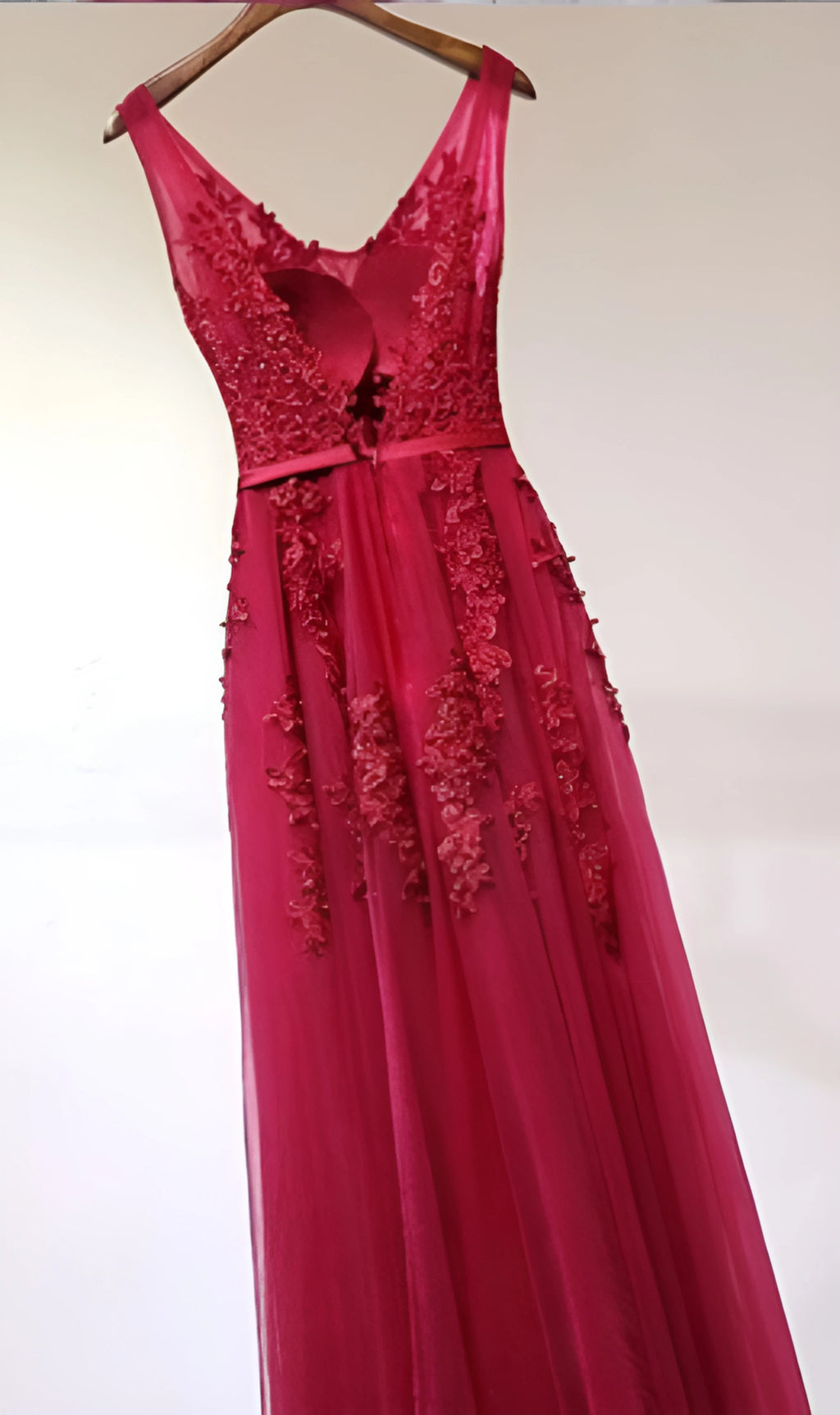 Women Burgundy Evening Dress Lace Appliques Tulle V-Neck Sexy Backless Prom Dresses A-Line Floor-Length Sleeveless Party Vestido