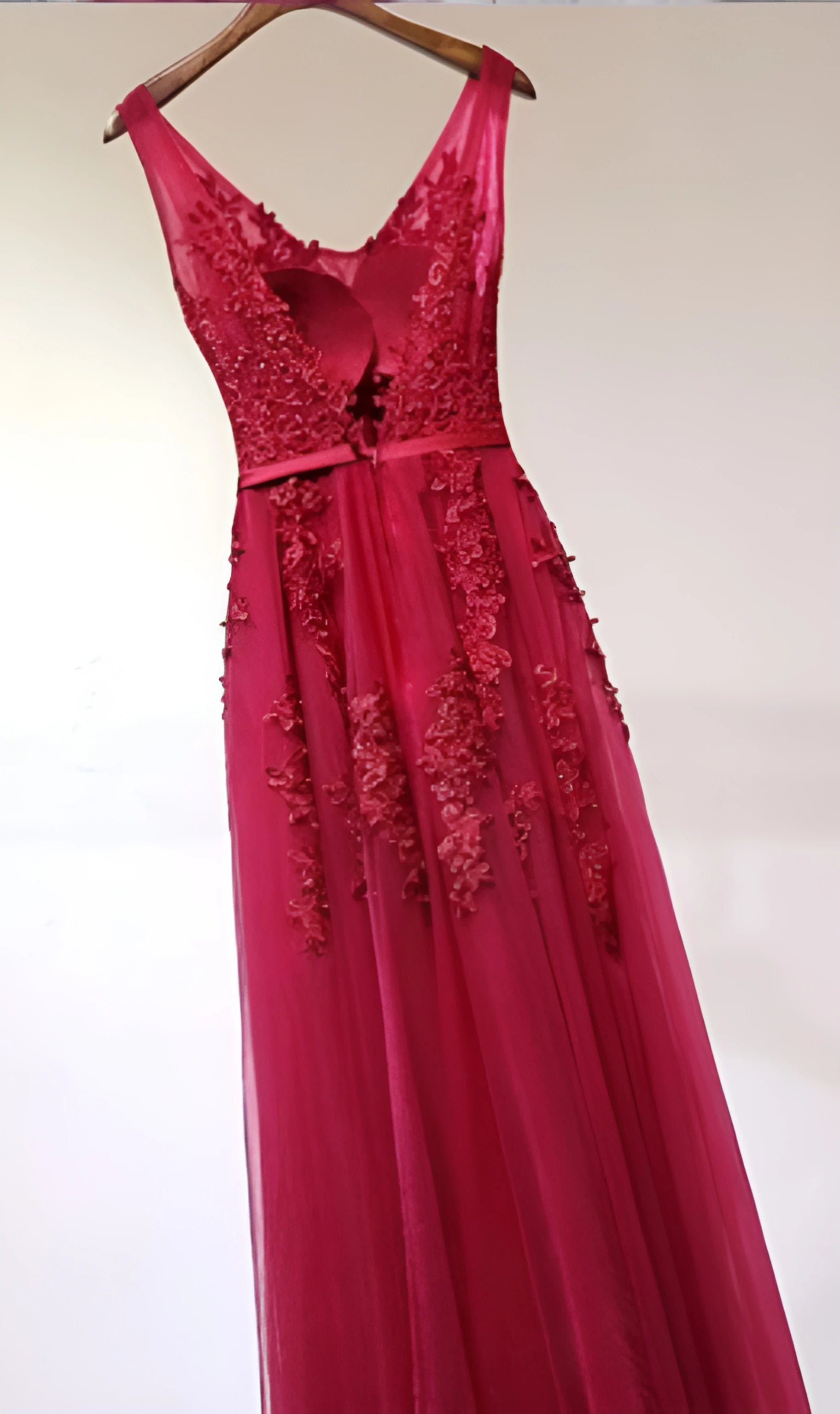 Women Burgundy Evening Dress Lace Appliques Tulle V-Neck Sexy Backless Prom Dresses A-Line Floor-Length Sleeveless Party Vestido